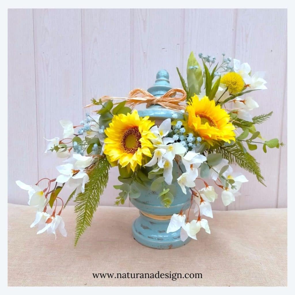 decoración floral dentro de jarrón diseñado por naturana design